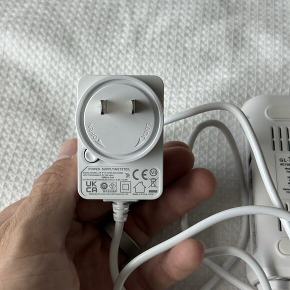 GL-SFT1200 (Opal) Secure Travel WiFi Router, AC1200 Dual Band Gigabit Etherne... - Picture 6 of 12